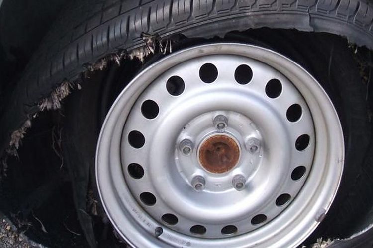 Ban Mobil Meledak