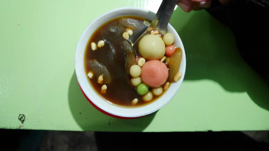 Ronde, Minuman Hangat dengan Sentuhan Kacang dan Jahe
