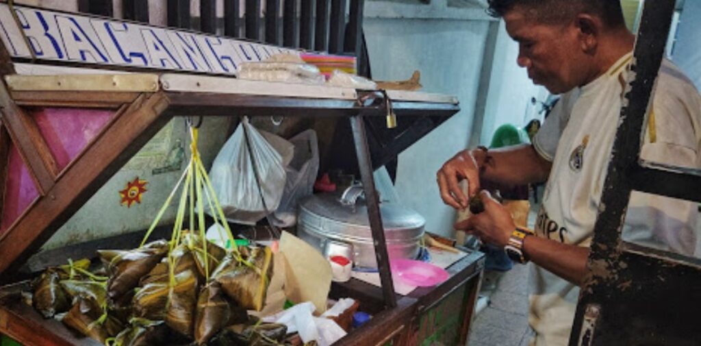 5 Jajan Enak Di Bandung yang Viral - Bacang Panas Braga