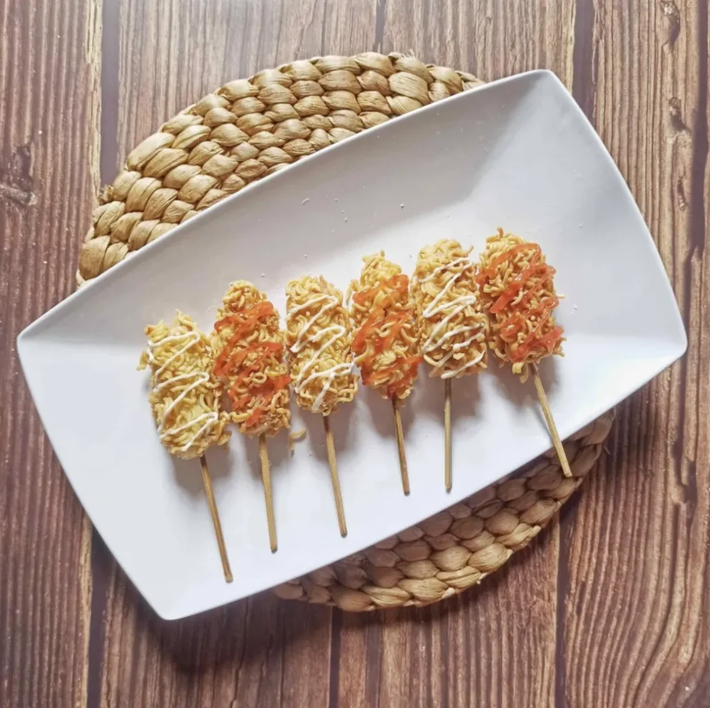 Jajan korea bernama Gamja Hot Dog (감자핫도그)