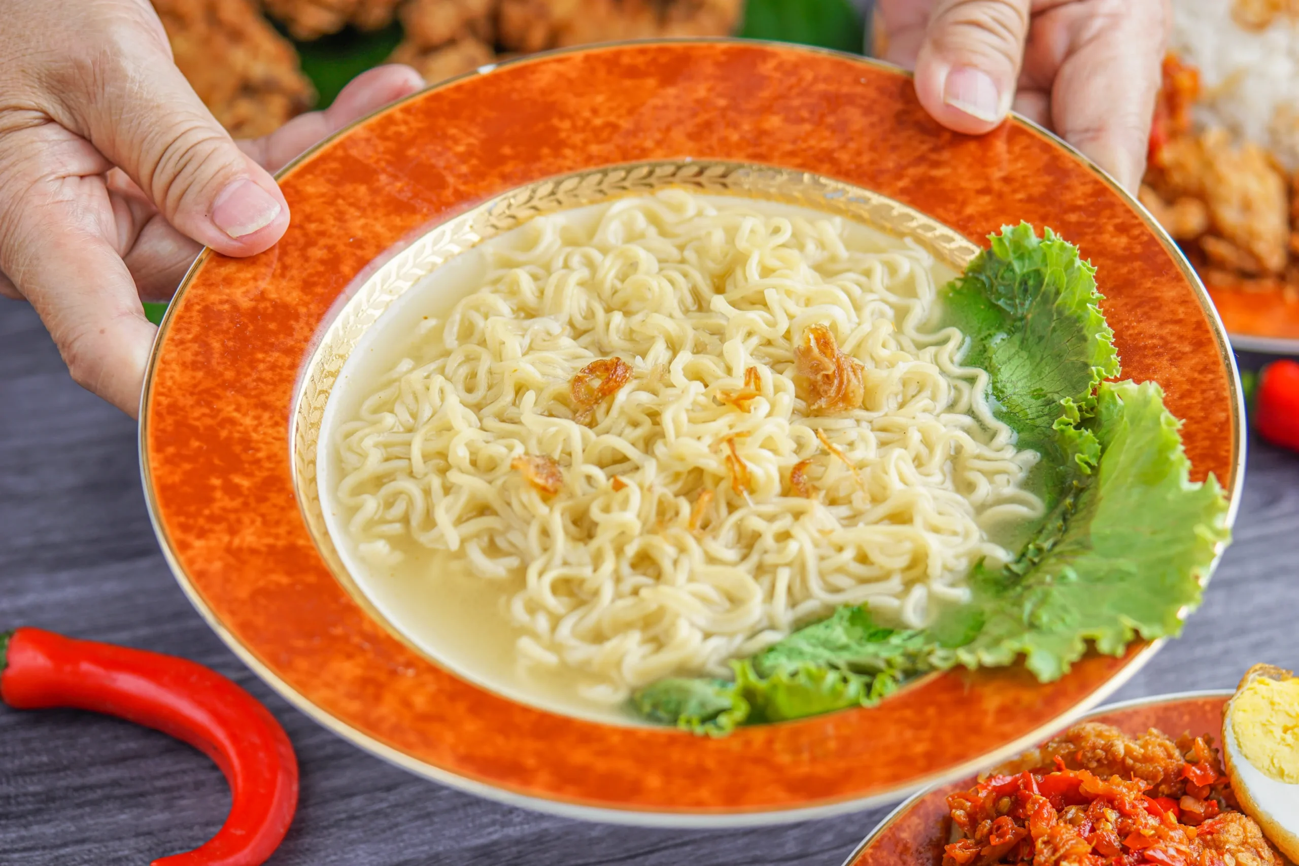 Makan Mie Instan Setiap Hari: Benarkah Berbahaya? - Featured Image