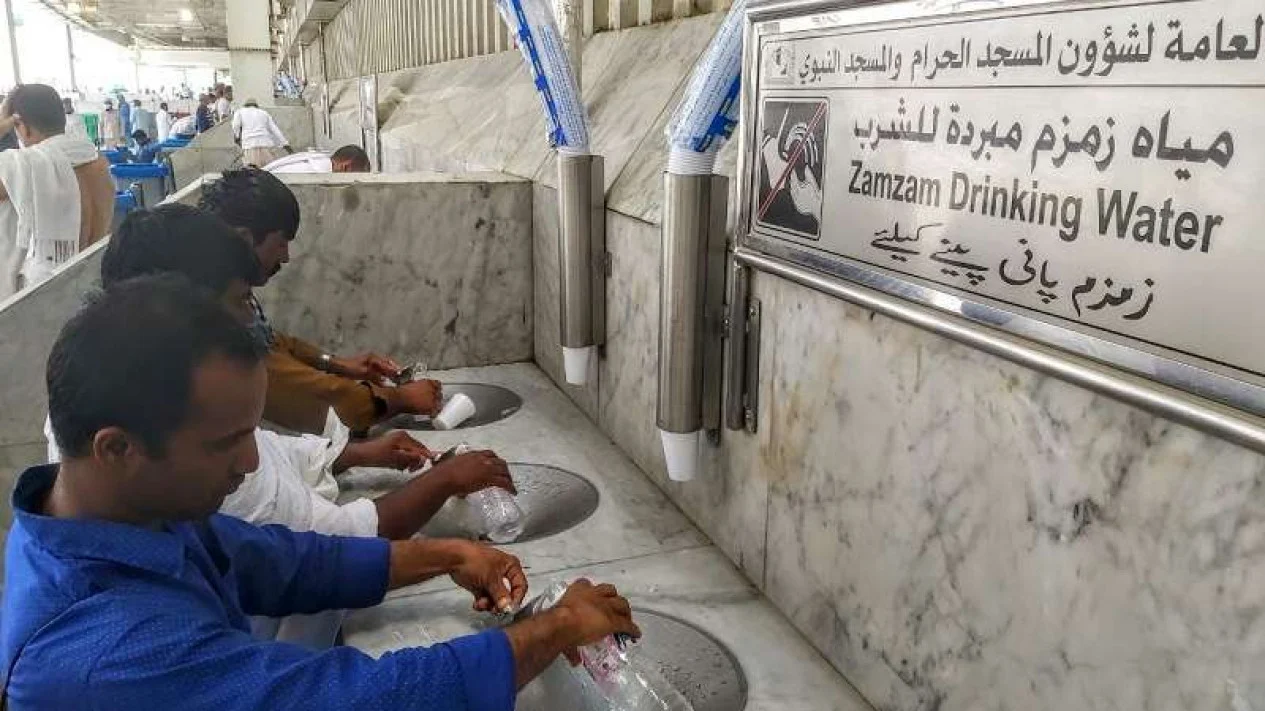 10 Manfaat Air Zamzam untuk Kesehatan