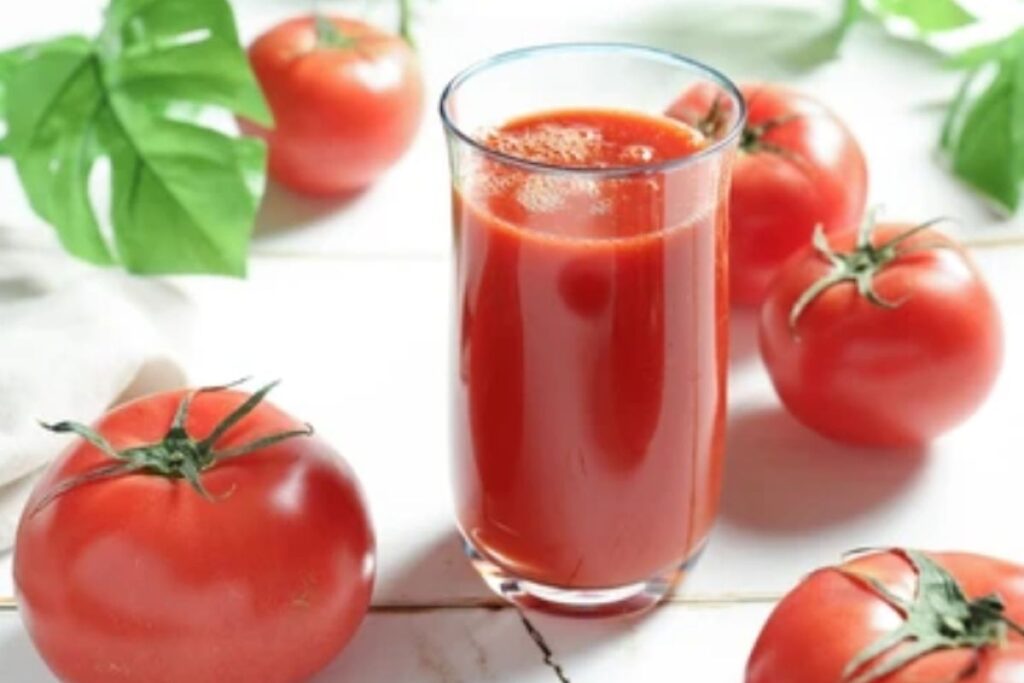 minum jus tomat